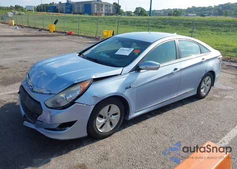 2013 Hyundai Sonata Hybrid z USA, uszkodzony, nr VIN KMHEC4A43DA083828